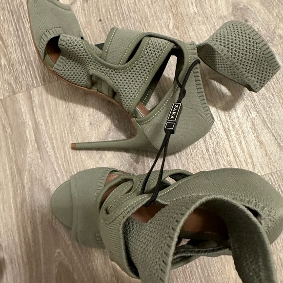 Zara Khaki Ankle Strap Heels - Picture 4 of 7